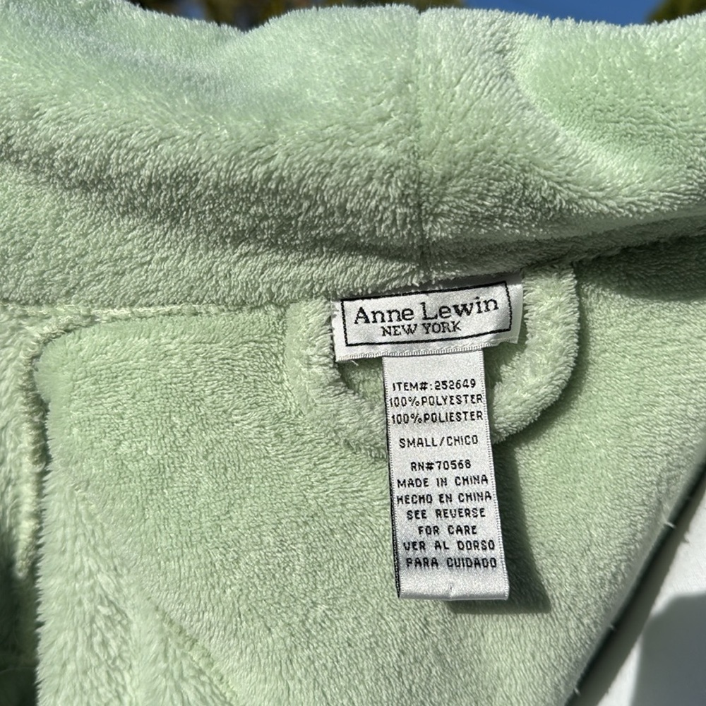 Women's Cozy Green Robe - Picture 7 of 9